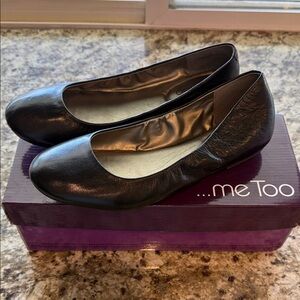 Me Too Women's Shiny Black Flats